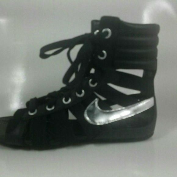 NIKE WOMEN'S GLADIATEUR II SANDALS BLACK SILVER - Picture 2 of 8